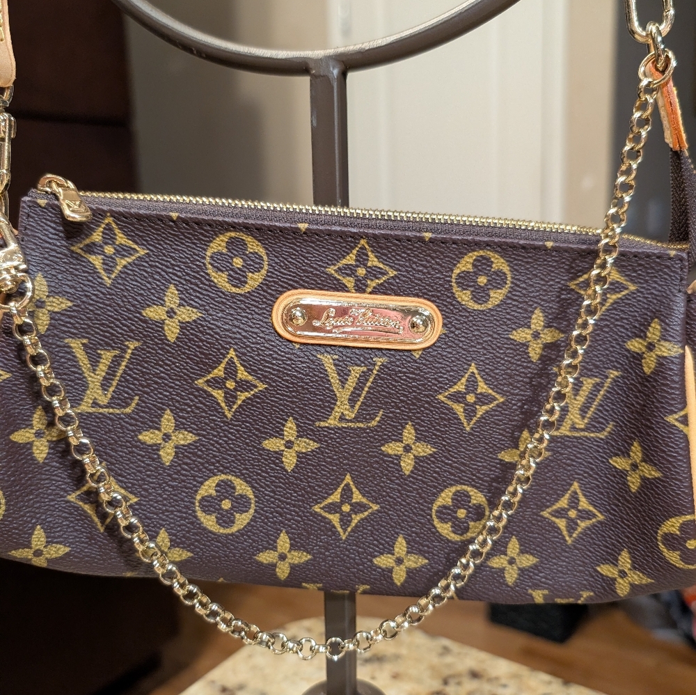 Louis Vuitton Monogram Eva Pochette with Gold Chain And Cardholder - Picture 3 of 13